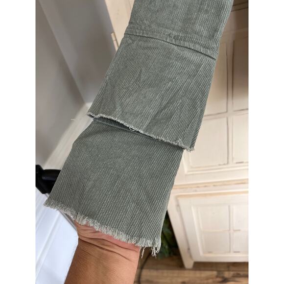 Live A Little size medium green corduroy jacket bell sleeves - Picture 2 of 4